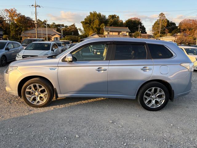 ★画像や動画を見ただけでお車の検討を進める事に抵抗がある方でも気軽に利用できるオンライン商談ならお車の検討はもちろん営業担当や店舗の様子も生中継でご覧いただけますので安心してお車をご検討頂けます。