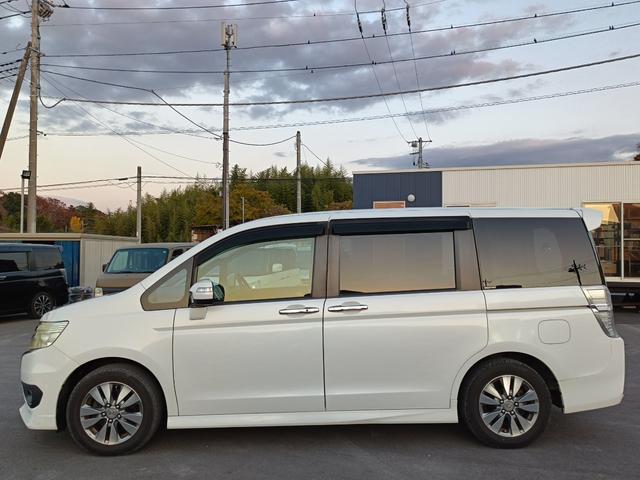 ステップワゴンスパーダ Ｚ　インターナビセレクション　ＨＤＤナビ　ワンセグＴＶ　リアカメラ　スマートキー　ＨＩＤヘッドライト　両側パワスラ　クルコン　純正１６インチアルミ　ＥＴＣ（7枚目）