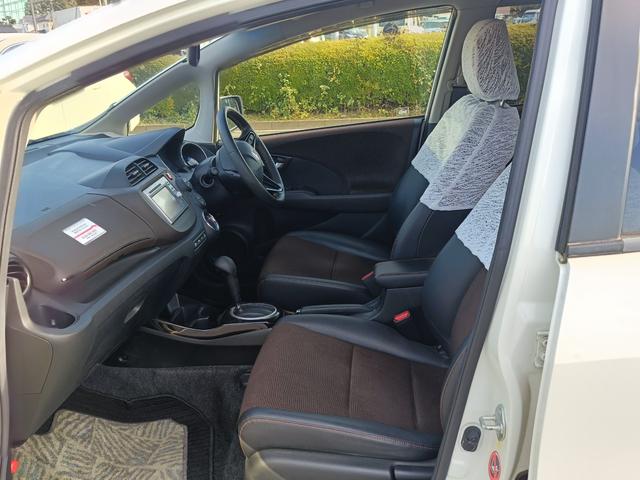 フィットシャトルハイブリッド ハイブリッド・スマートセレクション　ＳＤナビ　ワンセグＴＶ　リアカメラ　スマートキー　ＨＩＤヘッドライト　クルコン　社外１５インチアルミ　ＥＴＣ（40枚目）