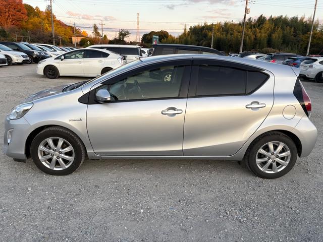 アクア Ｇブラックソフトレザーセレクション　ＳＤナビ　ワンセグＴＶ　スマートキー　ＬＥＤヘッドライト　Ｂｌｕｅｔｏｏｔｈ　クルコン　純正１５インチアルミ　ＥＴＣ（5枚目）