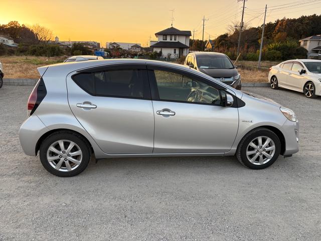 アクア Ｇブラックソフトレザーセレクション　ＳＤナビ　ワンセグＴＶ　スマートキー　ＬＥＤヘッドライト　Ｂｌｕｅｔｏｏｔｈ　クルコン　純正１５インチアルミ　ＥＴＣ（8枚目）