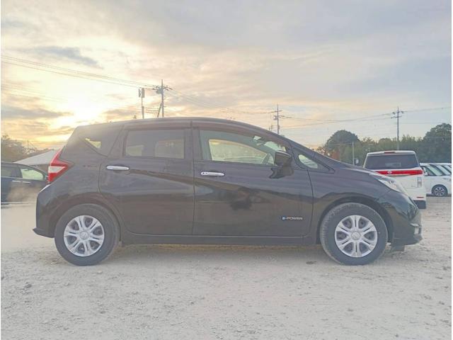 ノート ｅ－パワー　Ｘ　ＳＤナビ　フルセグＴＶ　全方位カメラ　スマートキー　ＬＥＤヘッドライト　衝突軽減ブレーキ　Ｂｌｕｅｔｏｏｔｈ　純正１４インチ鉄　ＥＴＣ（8枚目）