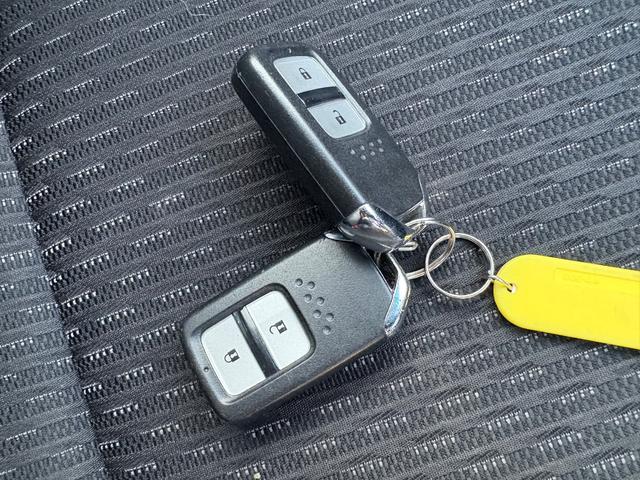 フィットハイブリッド Lパッケージ メモリーナビ フルセグTV リアカメラ スマートキー LEDヘッドライト 衝突軽減ブレーキ 前後ドラレコ Bluetooth クルコン 純正15インチ鉄 ETC(34枚目)