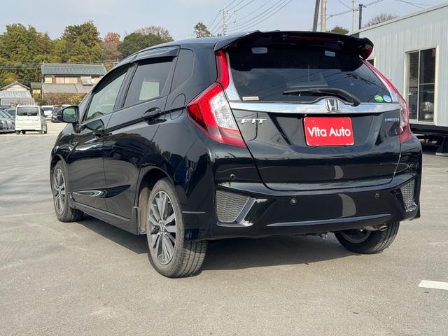 フィットハイブリッド Ｓパッケージ　メモリーナビ　フルセグＴＶ　リアカメラ　スマートキー　ＬＥＤヘッドライト　Ｂｌｕｅｔｏｏｔｈ　クルコン　純正１６インチアルミ（9枚目）