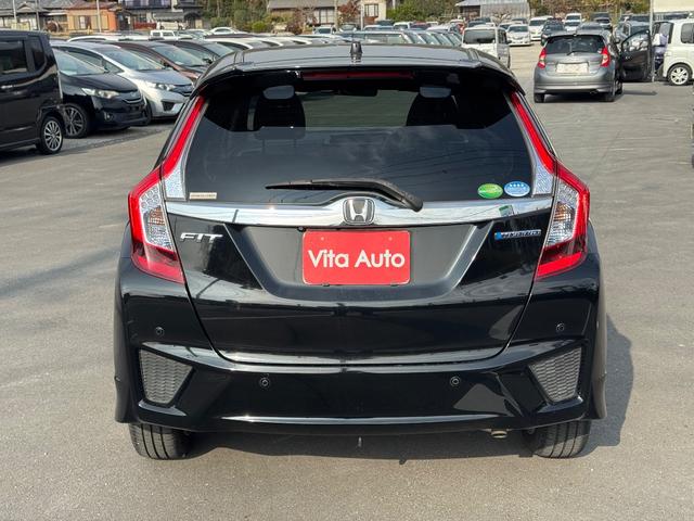 フィットハイブリッド Ｓパッケージ　メモリーナビ　フルセグＴＶ　リアカメラ　スマートキー　ＬＥＤヘッドライト　Ｂｌｕｅｔｏｏｔｈ　クルコン　純正１６インチアルミ（12枚目）