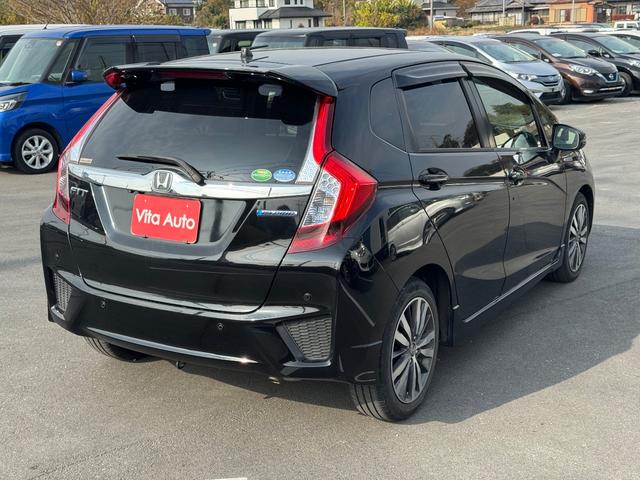 フィットハイブリッド Ｓパッケージ　メモリーナビ　フルセグＴＶ　リアカメラ　スマートキー　ＬＥＤヘッドライト　Ｂｌｕｅｔｏｏｔｈ　クルコン　純正１６インチアルミ（14枚目）