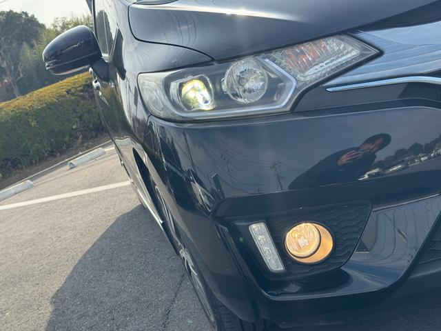 フィットハイブリッド Ｓパッケージ　メモリーナビ　フルセグＴＶ　リアカメラ　スマートキー　ＬＥＤヘッドライト　Ｂｌｕｅｔｏｏｔｈ　クルコン　純正１６インチアルミ（17枚目）