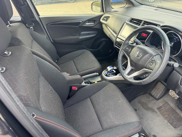 フィットハイブリッド Ｓパッケージ　メモリーナビ　フルセグＴＶ　リアカメラ　スマートキー　ＬＥＤヘッドライト　Ｂｌｕｅｔｏｏｔｈ　クルコン　純正１６インチアルミ（28枚目）