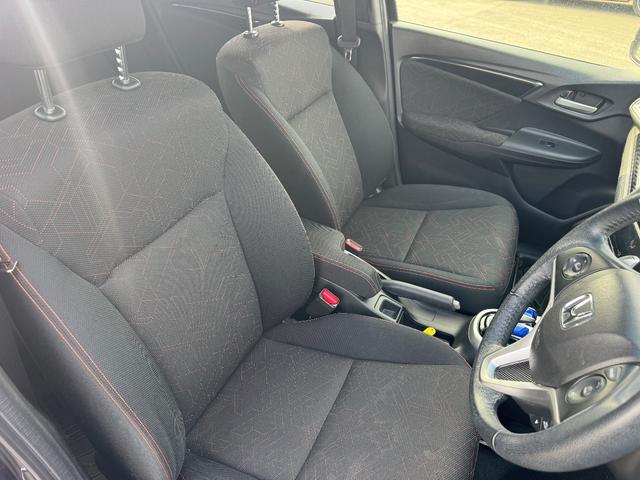 フィットハイブリッド Ｓパッケージ　メモリーナビ　フルセグＴＶ　リアカメラ　スマートキー　ＬＥＤヘッドライト　Ｂｌｕｅｔｏｏｔｈ　クルコン　純正１６インチアルミ（30枚目）