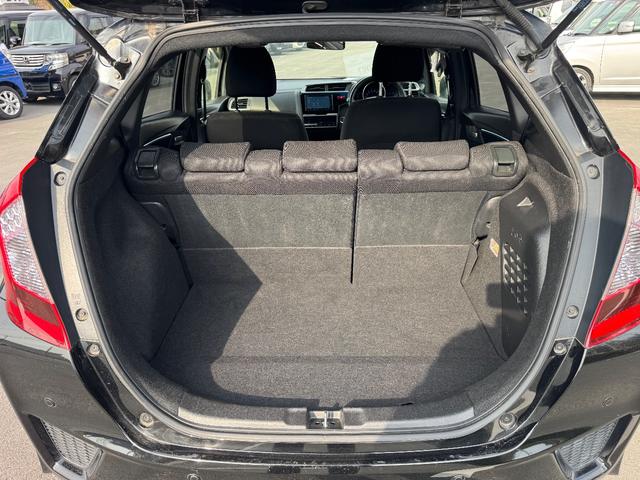 フィットハイブリッド Ｓパッケージ　メモリーナビ　フルセグＴＶ　リアカメラ　スマートキー　ＬＥＤヘッドライト　Ｂｌｕｅｔｏｏｔｈ　クルコン　純正１６インチアルミ（35枚目）