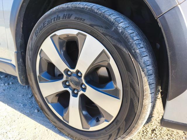 ＸＶハイブリッド ２．０ｉ－Ｌ　アイサイト　４ＷＤ　メモリーナビ　フルセグＴＶ　リアカメラ　スマートキー　ＨＩＤヘッドライト　衝突軽減ブレーキ　革シート　シートヒーター　Ｂｌｕｅｔｏｏｔｈ　ＡＣＣ　純正１７インチアルミ　ＥＴＣ（16枚目）