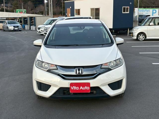 フィットハイブリッド Ｌパッケージ　メモリーナビ　フルセグＴＶ　リアカメラ　スマートキー　ＬＥＤヘッドライト　Ｂｌｕｅｔｏｏｔｈ　クルコン　社外１５インチアルミ　ＥＴＣ（3枚目）