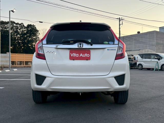 フィットハイブリッド Ｌパッケージ　メモリーナビ　フルセグＴＶ　リアカメラ　スマートキー　ＬＥＤヘッドライト　Ｂｌｕｅｔｏｏｔｈ　クルコン　社外１５インチアルミ　ＥＴＣ（12枚目）