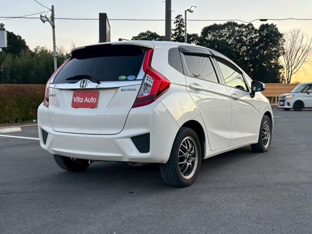 フィットハイブリッド Ｌパッケージ　メモリーナビ　フルセグＴＶ　リアカメラ　スマートキー　ＬＥＤヘッドライト　Ｂｌｕｅｔｏｏｔｈ　クルコン　社外１５インチアルミ　ＥＴＣ（14枚目）