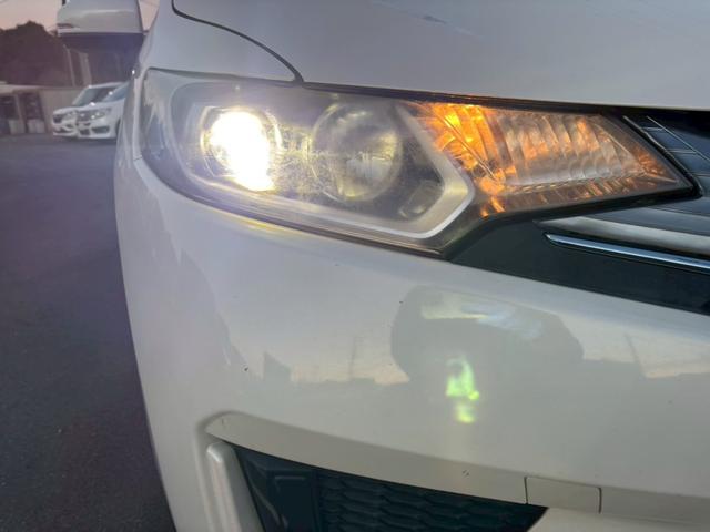 フィットハイブリッド Ｌパッケージ　メモリーナビ　フルセグＴＶ　リアカメラ　スマートキー　ＬＥＤヘッドライト　Ｂｌｕｅｔｏｏｔｈ　クルコン　社外１５インチアルミ　ＥＴＣ（17枚目）