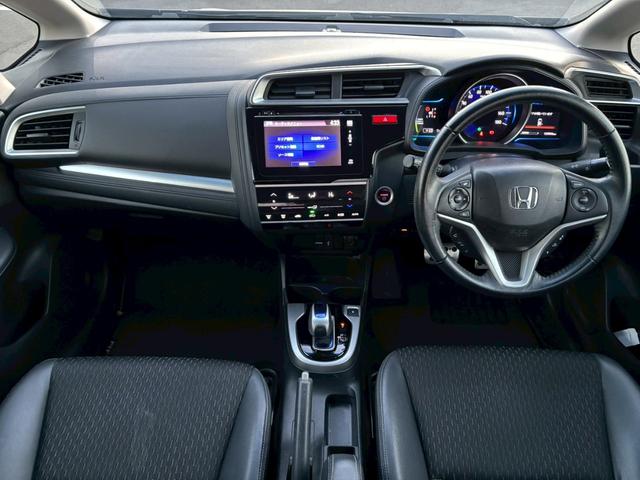 フィットハイブリッド Ｌパッケージ　メモリーナビ　フルセグＴＶ　リアカメラ　スマートキー　ＬＥＤヘッドライト　Ｂｌｕｅｔｏｏｔｈ　クルコン　社外１５インチアルミ　ＥＴＣ（18枚目）
