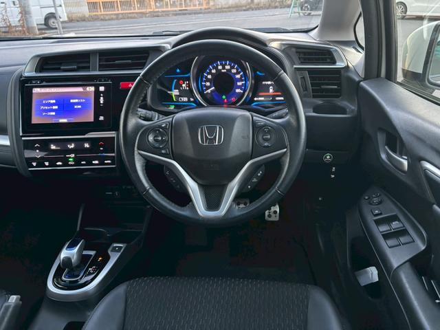 フィットハイブリッド Ｌパッケージ　メモリーナビ　フルセグＴＶ　リアカメラ　スマートキー　ＬＥＤヘッドライト　Ｂｌｕｅｔｏｏｔｈ　クルコン　社外１５インチアルミ　ＥＴＣ（19枚目）