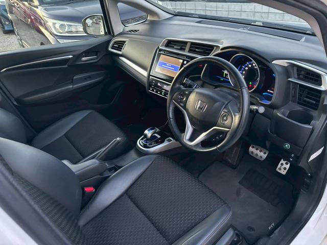 フィットハイブリッド Ｌパッケージ　メモリーナビ　フルセグＴＶ　リアカメラ　スマートキー　ＬＥＤヘッドライト　Ｂｌｕｅｔｏｏｔｈ　クルコン　社外１５インチアルミ　ＥＴＣ（28枚目）