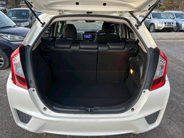 フィットハイブリッド Ｌパッケージ　メモリーナビ　フルセグＴＶ　リアカメラ　スマートキー　ＬＥＤヘッドライト　Ｂｌｕｅｔｏｏｔｈ　クルコン　社外１５インチアルミ　ＥＴＣ（33枚目）