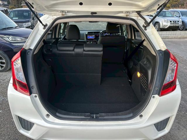 フィットハイブリッド Ｌパッケージ　メモリーナビ　フルセグＴＶ　リアカメラ　スマートキー　ＬＥＤヘッドライト　Ｂｌｕｅｔｏｏｔｈ　クルコン　社外１５インチアルミ　ＥＴＣ（34枚目）