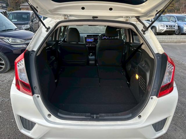 フィットハイブリッド Ｌパッケージ　メモリーナビ　フルセグＴＶ　リアカメラ　スマートキー　ＬＥＤヘッドライト　Ｂｌｕｅｔｏｏｔｈ　クルコン　社外１５インチアルミ　ＥＴＣ（35枚目）