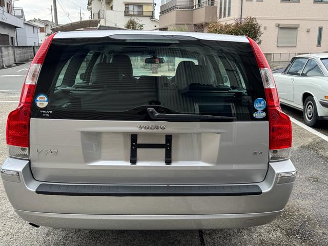 V70 2.4 ディーラー車/サンルーフ/ブラックレザーシート/パワーシート/シートヒーター/キセノンライト/キーレス/純正アルミ(12枚目)