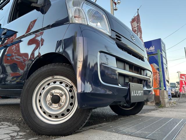 ハイゼットカーゴ ＤＸ　平成２９年式・走行距離２５０００ｋｍ・７インチナビ・ＥＴＣ車載器・ルーフキャリア・タイヤ残あり・マニュアルヒーター・マニュアルエアコン・キーレス・エアバック・リクライニングシート・１カ月無償保証（13枚目）
