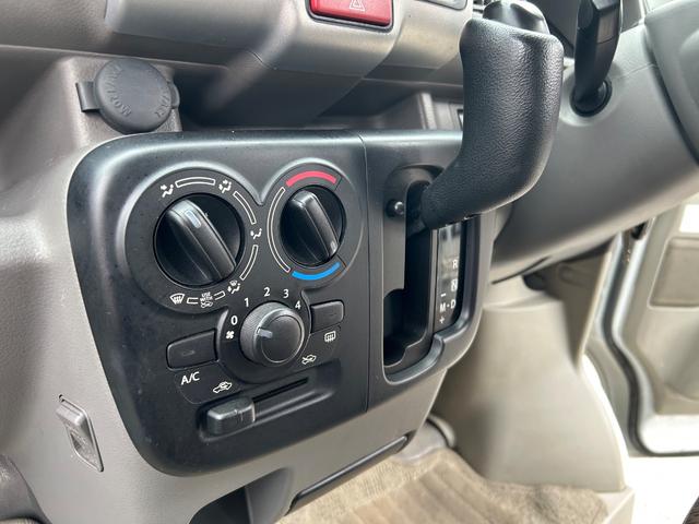 ＮＶ１００クリッパーバン ＤＸ　平成２７年式・走行距離５７０００ｋｍ・７インチナビゲーション・テレビ・ＴＶ・Ｂｌｕｅｔｏｏｔｈ・ラジオ・バックカメラ・ＥＴＣ車載器・ＣＦカーゴマット・キーレス・パワステ・マニュアルエアコン・ヒーター（40枚目）