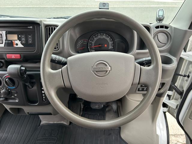 ＮＶ１００クリッパーバン ＤＸ　ＧＬセーフティパッケージ　令和１年式・走行距離８４０００ｋｍ・事業用登録可・キーレス・オーバーヘッドシェルフ・衝突軽減ブレーキ・電動格納式ドアミラー・パワーウィンドウ・リクライニングシート・クリアランスソナー・１カ月無償保証（30枚目）