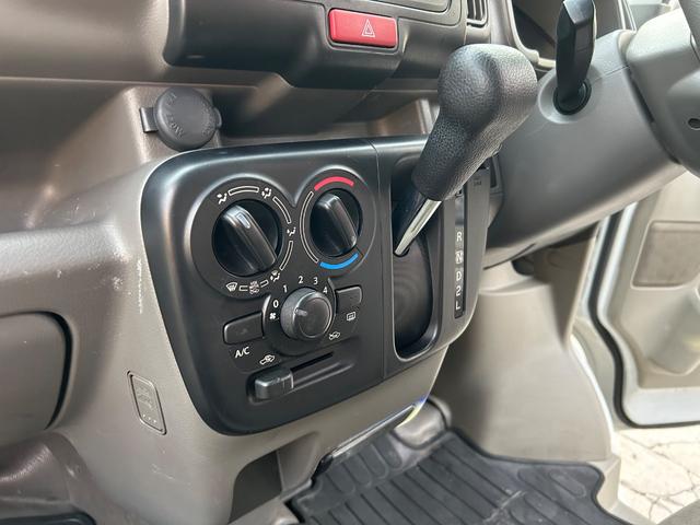 ＮＶ１００クリッパーバン ＤＸ　ＧＬセーフティパッケージ　令和１年式・走行距離８４０００ｋｍ・事業用登録可・キーレス・オーバーヘッドシェルフ・衝突軽減ブレーキ・電動格納式ドアミラー・パワーウィンドウ・リクライニングシート・クリアランスソナー・１カ月無償保証（37枚目）