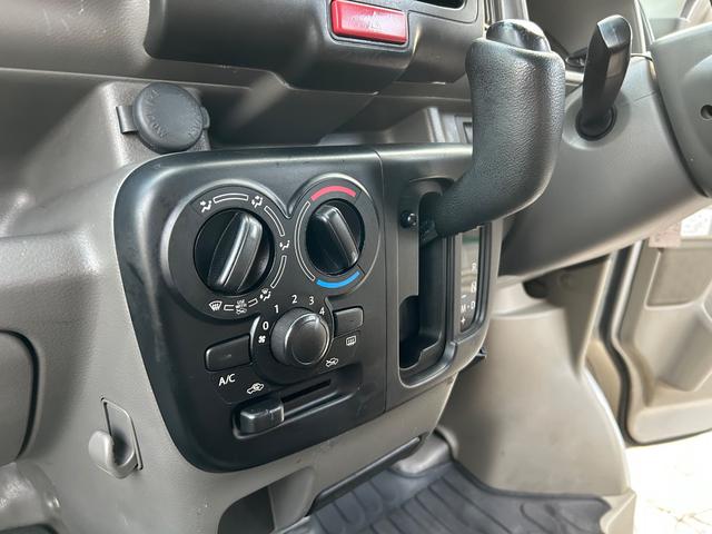 ＮＶ１００クリッパーバン ＤＸ　ＧＬエマージェンシーブレーキパッケージ　平成２９年式・走行距離７９０００ｋｍ・７インチナビゲーション・ＴＶ・テレビ・バックカメラ・ＥＴＣ車載器・事業用登録可・キーレスエントリー・パワーウィンドウ・パワステ・助手席側エアバック・１カ月無償保証（38枚目）