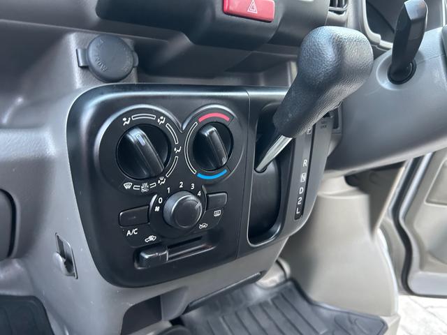 エブリイ ＰＡリミテッド　令和１年式・走行距離８６０００ｋｍ・事業用登録可・集中ドアロックキット・オーバーヘッドシェルフ・パワステ・マニュアルエアコン・マニュアルヒーター・リクライニングシート・フルフラット・１カ月無償保証（36枚目）