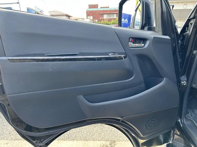 ハイエースバン スーパーGL ダークプライムII カスタムカー・令和4年式・87000km・7インチナビゲーション・フルセグTV・Bluetooth・バックカメラ・ESSEXフロントリップ・オーバーフェンダー・タイヤ・ホイール・ローダウンバッドパネル(44枚目)