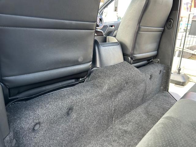 ハイエースバン スーパーGL ダークプライムII カスタムカー・令和4年式・87000km・7インチナビゲーション・フルセグTV・Bluetooth・バックカメラ・ESSEXフロントリップ・オーバーフェンダー・タイヤ・ホイール・ローダウンバッドパネル(54枚目)