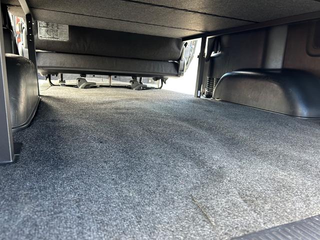ハイエースバン スーパーGL ダークプライムII カスタムカー・令和4年式・87000km・7インチナビゲーション・フルセグTV・Bluetooth・バックカメラ・ESSEXフロントリップ・オーバーフェンダー・タイヤ・ホイール・ローダウンバッドパネル(58枚目)
