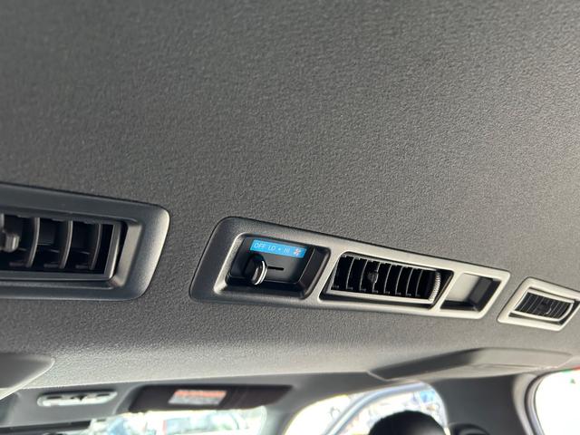 ハイエースバン スーパーGL ダークプライムII カスタムカー・令和4年式・87000km・7インチナビゲーション・フルセグTV・Bluetooth・バックカメラ・ESSEXフロントリップ・オーバーフェンダー・タイヤ・ホイール・ローダウンバッドパネル(63枚目)