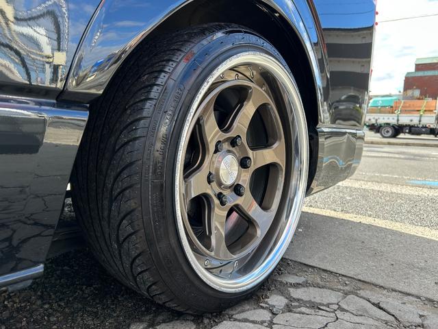 ハイエースバン スーパーGL ダークプライムII カスタムカー・令和4年式・87000km・7インチナビゲーション・フルセグTV・Bluetooth・バックカメラ・ESSEXフロントリップ・オーバーフェンダー・タイヤ・ホイール・ローダウンバッドパネル(80枚目)