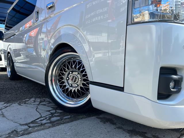 ハイエースバン スーパーGL ダークプライムII カスタムカー・令和4年式・走行距離101000km・新品タイヤ・ホイール・ENCM-18ハイパーグロス・ローダウン・車中泊ベッドキット・7インチナビゲーション・フルセグTV・バックカメラ・デジミラ(17枚目)