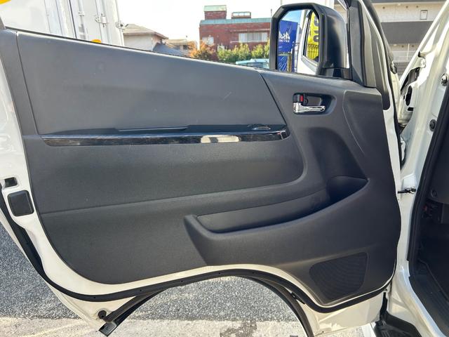 ハイエースバン スーパーGL ダークプライムII カスタムカー・令和4年式・走行距離101000km・新品タイヤ・ホイール・ENCM-18ハイパーグロス・ローダウン・車中泊ベッドキット・7インチナビゲーション・フルセグTV・バックカメラ・デジミラ(42枚目)