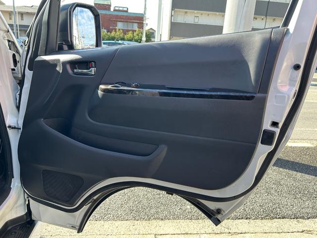ハイエースバン スーパーGL ダークプライムII カスタムカー・令和4年式・走行距離101000km・新品タイヤ・ホイール・ENCM-18ハイパーグロス・ローダウン・車中泊ベッドキット・7インチナビゲーション・フルセグTV・バックカメラ・デジミラ(43枚目)