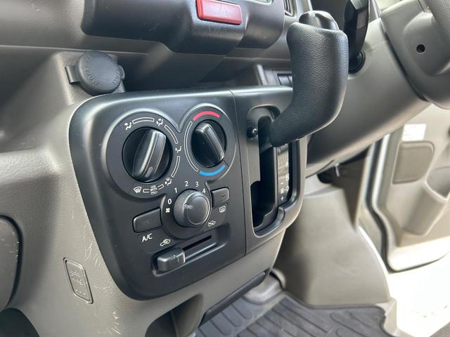 ＮＶ１００クリッパーバン ＤＸ　平成２８年式・走行距離３２０００ｋｍ・低走・プライベート車・集中ドアロックキット・ＳＲＳ助手席エアバック・ドライブレコーダー・ステアリング・リクライニングシート・フルフラット・１カ月無償保証（35枚目）