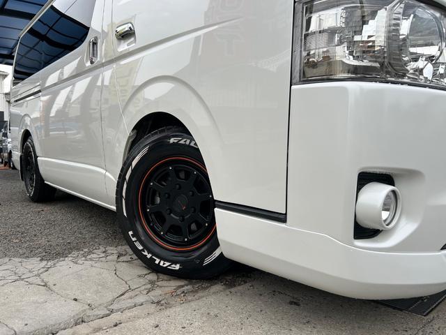 ハイエースバン スーパーＧＬ　ダークプライムＩＩ　カスタムカー・令和２年式・走行距離３４０００ｋｍ・９インチフローティングナビ・フルセグＴＶ・パノラミックビューモニター・ＥＴＣ・バックカメラ・バッドパネル・ボンネット・フロントスポイラー・エアロ（17枚目）