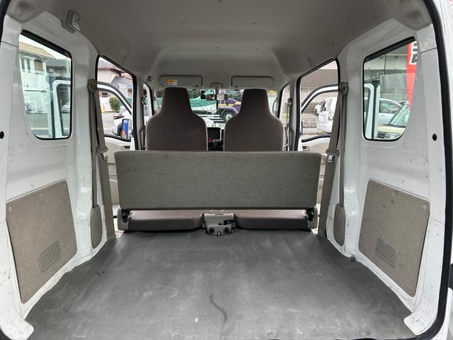 【トランク】収納スペースも十分にあり、２列目を倒してゴルフバック・スキー板・長尺物を積み込むなど使い方は様々。仕事やアウトドア、レジャーと活躍できる１台です☆