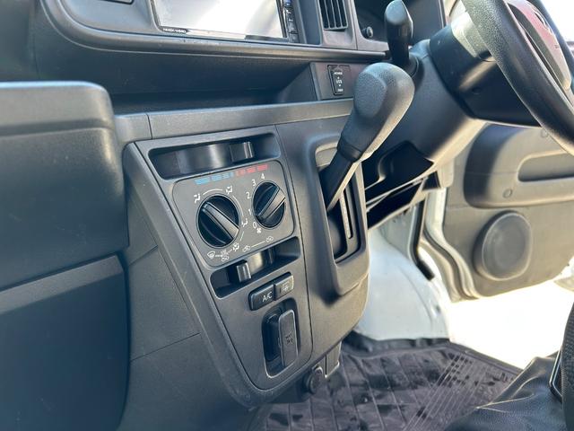 ハイゼットカーゴ ＤＸ　平成３０年式・走行距離８３０００ｋｍ・７インチナビゲーション・フルセグＴＶ・地デジ・バックカメラ・ＥＴＣ車載器・キーレス・ＬＥＤヘッドライト・パワーウィンドウ・オーバーヘッドシェルフ・１カ月無償保証（33枚目）