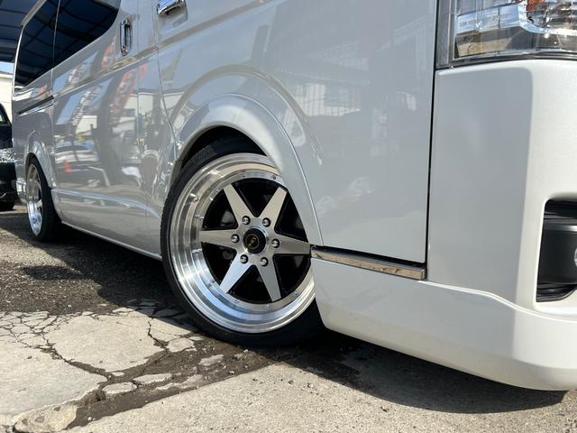 ハイエースバン スーパーＧＬ　ダークプライムＩＩ　カスタムカー・令和５年式・４００００ｋｍ・ＥＳＳＥＸバッドパネル・フロントスポイラー・ファブレスホイール・ローダウン・７インチナビゲーション・フルセグＴＶ・ＥＴＣ・バックカメラ・ベッドキット・車中泊（15枚目）