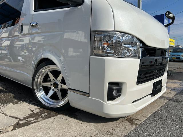 ハイエースバン スーパーＧＬ　ダークプライムＩＩ　カスタムカー・令和５年式・４００００ｋｍ・ＥＳＳＥＸバッドパネル・フロントスポイラー・ファブレスホイール・ローダウン・７インチナビゲーション・フルセグＴＶ・ＥＴＣ・バックカメラ・ベッドキット・車中泊（21枚目）