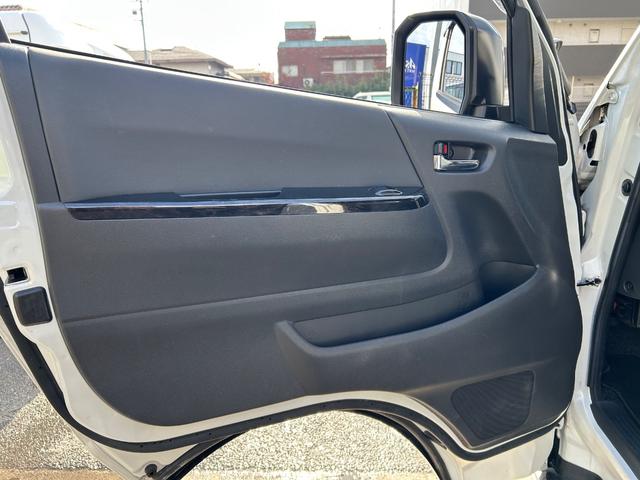 ハイエースバン スーパーＧＬ　ダークプライムＩＩ　カスタムカー・令和５年式・４００００ｋｍ・ＥＳＳＥＸバッドパネル・フロントスポイラー・ファブレスホイール・ローダウン・７インチナビゲーション・フルセグＴＶ・ＥＴＣ・バックカメラ・ベッドキット・車中泊（41枚目）