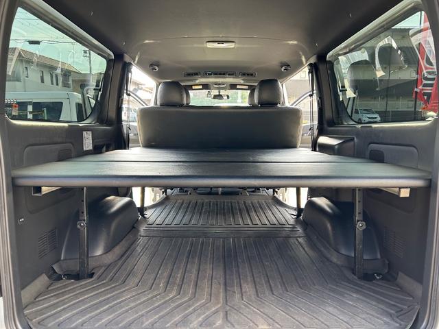 ハイエースバン スーパーＧＬ　ダークプライムＩＩ　カスタムカー・令和５年式・４００００ｋｍ・ＥＳＳＥＸバッドパネル・フロントスポイラー・ファブレスホイール・ローダウン・７インチナビゲーション・フルセグＴＶ・ＥＴＣ・バックカメラ・ベッドキット・車中泊（55枚目）