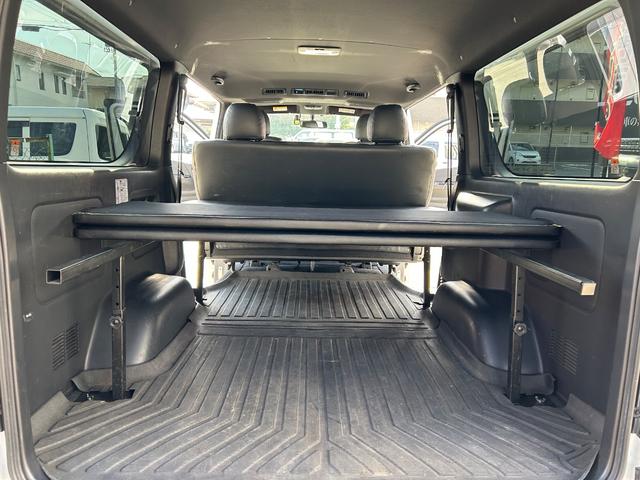 ハイエースバン スーパーＧＬ　ダークプライムＩＩ　カスタムカー・令和５年式・４００００ｋｍ・ＥＳＳＥＸバッドパネル・フロントスポイラー・ファブレスホイール・ローダウン・７インチナビゲーション・フルセグＴＶ・ＥＴＣ・バックカメラ・ベッドキット・車中泊（56枚目）