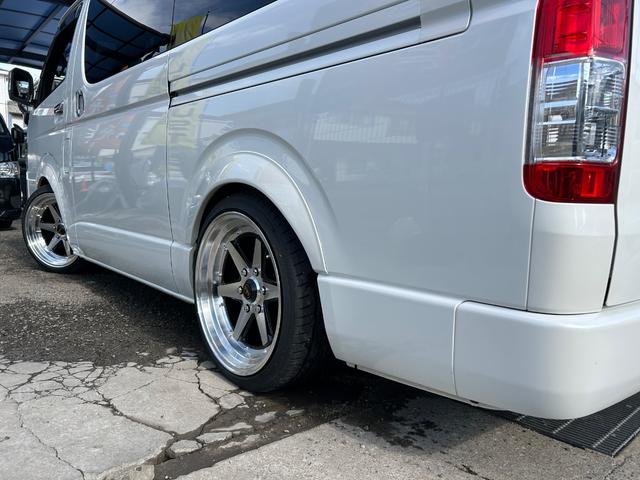 ハイエースバン スーパーＧＬ　ダークプライムＩＩ　カスタムカー・令和５年式・４００００ｋｍ・ＥＳＳＥＸバッドパネル・フロントスポイラー・ファブレスホイール・ローダウン・７インチナビゲーション・フルセグＴＶ・ＥＴＣ・バックカメラ・ベッドキット・車中泊（72枚目）